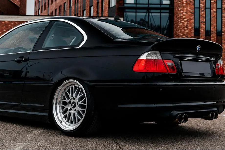 BMW 3-sarja E46 1998–2006 CSL-Style V3 -spoileri (SD, kiiltävä musta) Kuva 1