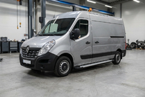 Renault Master 2011–2023 Allmond Grey -sivuporrassarja (2 kpl, alumiini) kuva 1