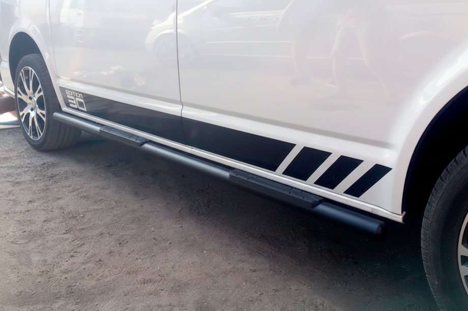 Volkswagen T5 Transporter 2003–2010 Sivuputket Black (2 kpl, ruostumaton teräs) 70 mm, lyhyt akseliväli (SWB) Kuva 3