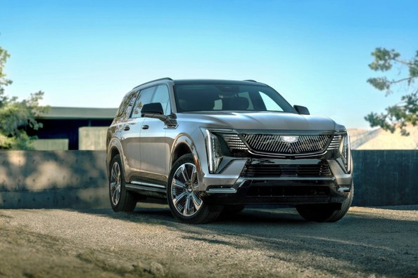 Cadillac Escalade IQL 2026 -koeajo: 750-hevosvoimainen pidennetty sähköinen lippulaiva
