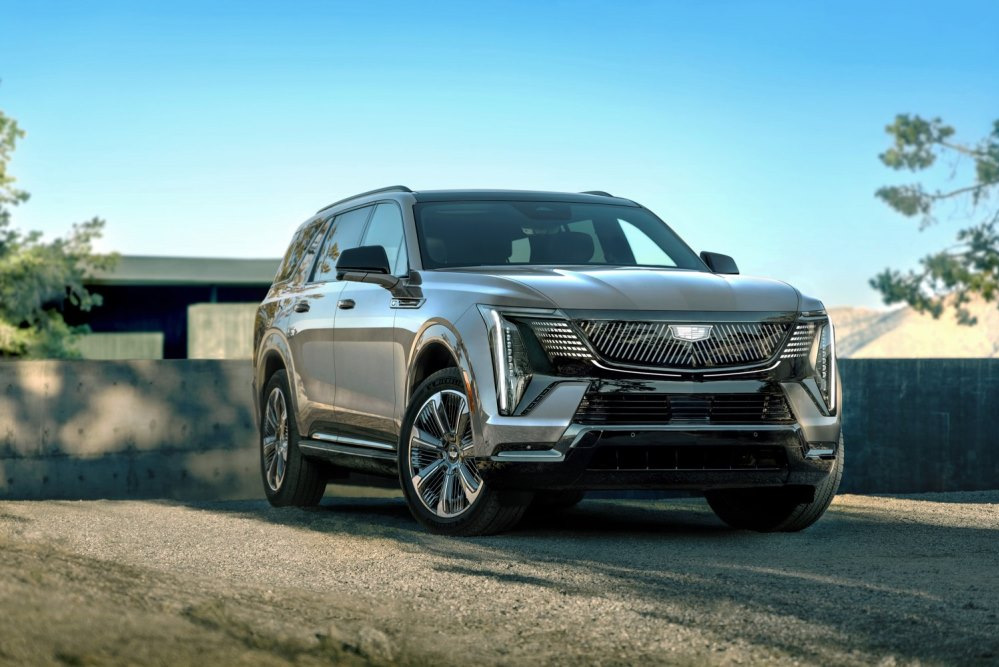 Cadillac Escalade IQL 2026 -koeajo: 750-hevosvoimainen pidennetty sähköinen lippulaiva