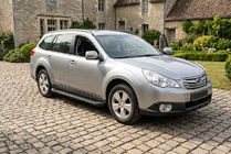 Subaru Outback 2009–2014 Allmond Black sivuportaat (2 kpl, alumiini) kuva 1