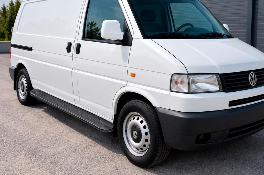 Volkswagen T4 Transporter 1990–2003 Allmond Black sivuaskelmat (2 kpl, alumiini) Lyhyt akseliväli Kuva 1