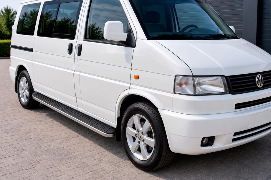 Volkswagen T4 Caravelle/Multivan 1990–2003 Tayga Grey -sivuaskelmat (2 kpl, alumiini) Lyhyt akseliväli Image