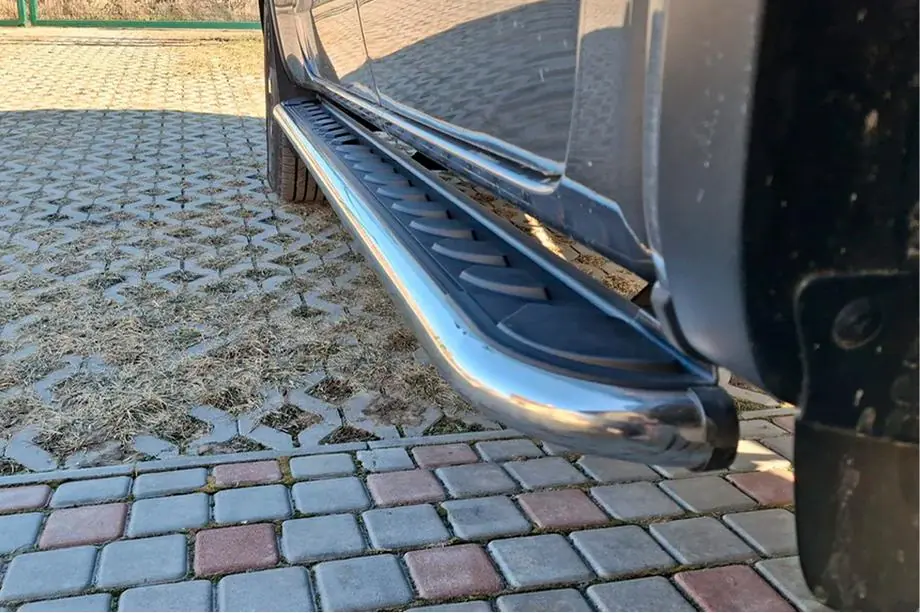 Volkswagen Amarok 2010–2022 Maydos V1 sivuportaat (2 kpl, alumiini ↗ ruostumaton teräs) Image