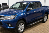 Toyota Hilux 2015– RedLine V1 sivuportaat (2 kpl, alumiini) kuva 1