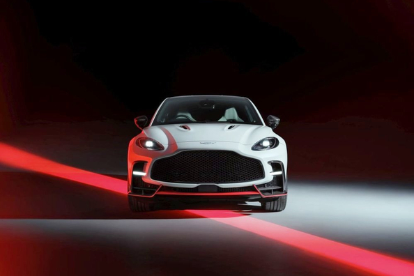Aston Martin DBX S -koeajo: ultratehokas luksus-super-SUV