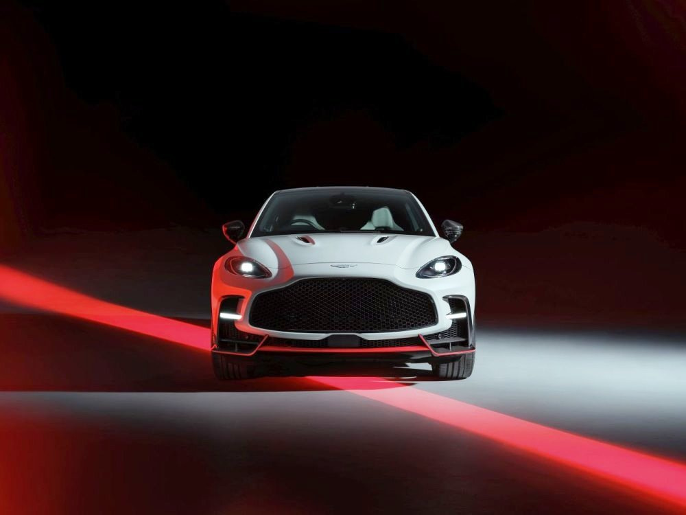Aston Martin DBX S -koeajo: ultratehokas luksus-super-SUV