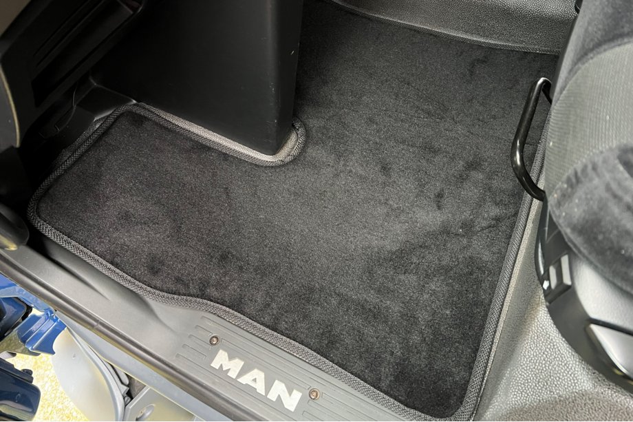 MAN TGX 2020– Tekstiilimatot Classic (Musta) Image