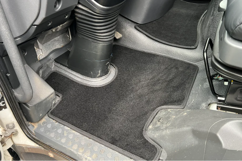 Mercedes Atego 2013– Premium-tekstiilimatot (Musta) Image