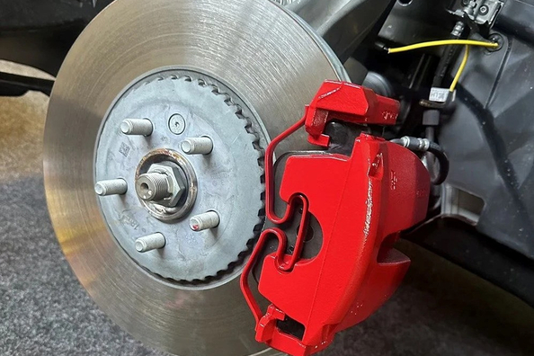 Millä auton jarrusatulat kannattaa maalata?