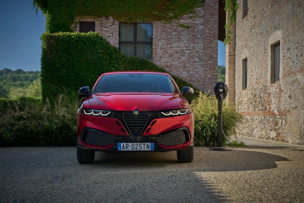 Alfa Romeo Tonale 2025 -koeajo: italialaista tyyliä kompaktissa crossoverissa