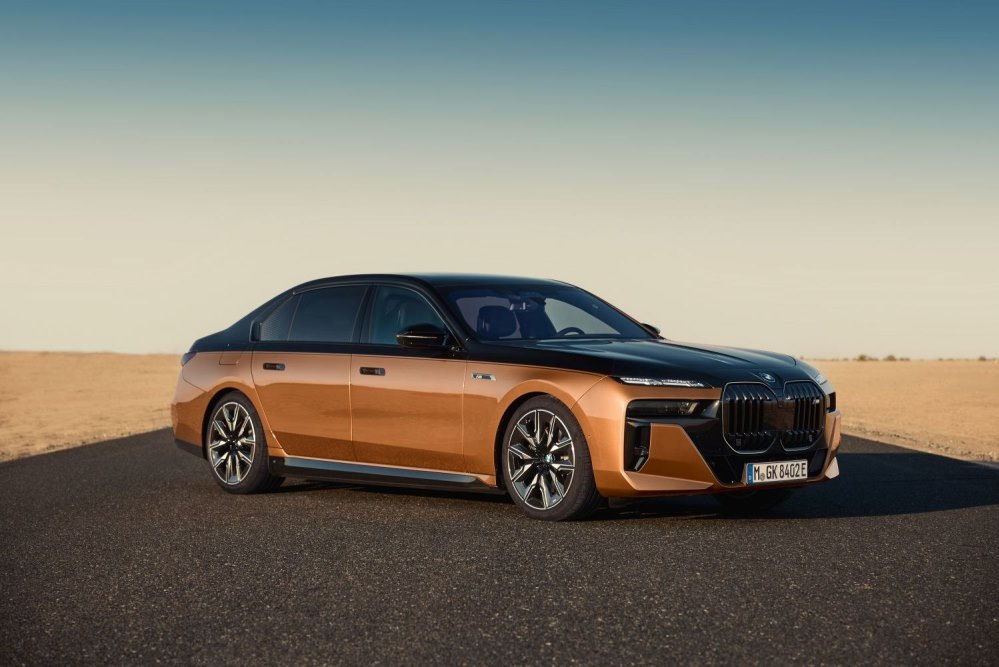 BMW i7 M70 (G70) -koeajo: sähköinen lippulaiva M-luonteen kera