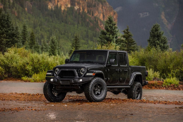 Koeajo: Jeep Gladiator Willys 2024 – legendaarinen offroad-pickup uudella tyylillä