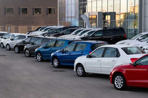 Uusi vai käytetty: mikä auto sopii aloittelijalle?
