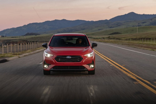Subaru Impreza RS: Urheilullinen hatchback symmetrisellä nelivedolla