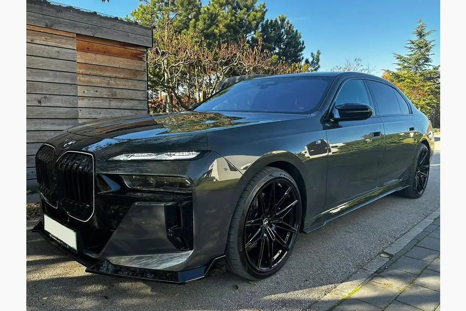 BMW 7-sarja G70/G71 2022– Etupuskurin lipa (M760, M-Sport ja i7 M70) Image