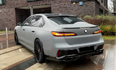 BMW 7-sarja G70/G71 2022– Takalasin spoileri (visiiri) kuva 2