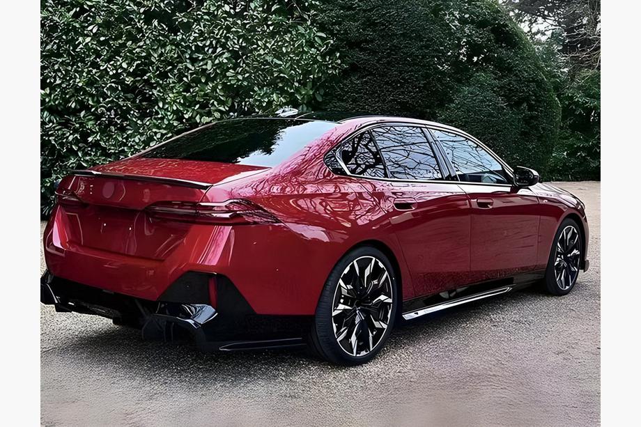 BMW 5/i5 -sarja G60/G60E/G61 2023– Helmajatkeet (M-Sport-helmoihin) Image