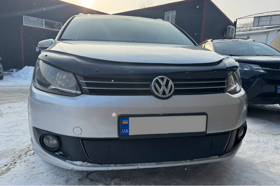 Volkswagen Touran 2010–2015 Talvisuoja etusäleikköön (alempi) Image