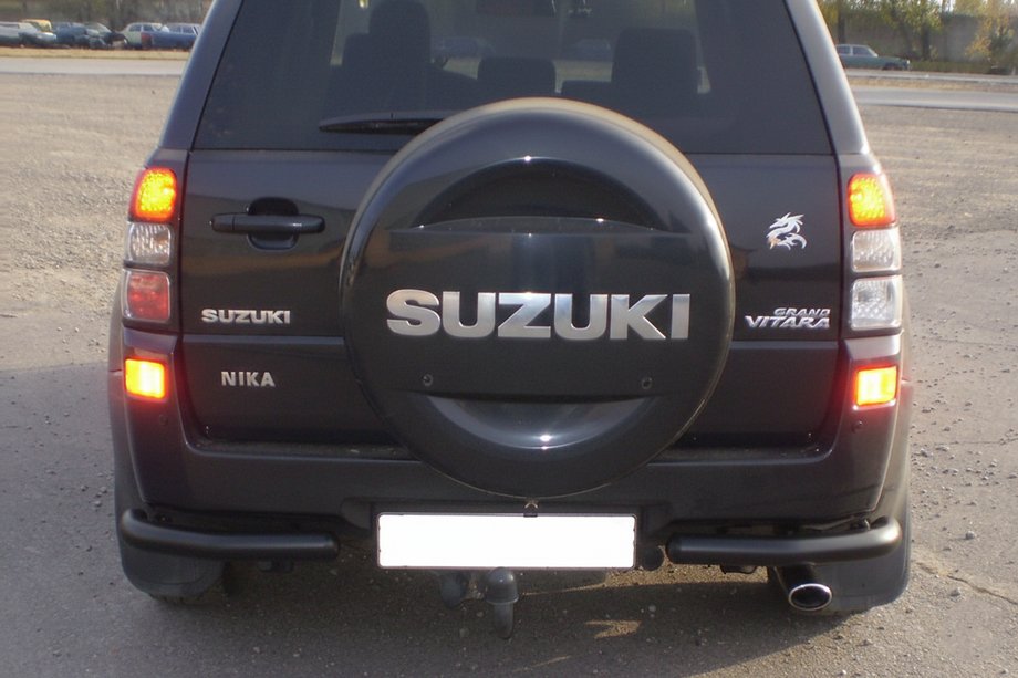 Suzuki Grand Vitara 2005–2017 Takasuojakaari AK003 Black (ruostumaton teräs) Image