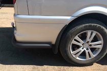 Mercedes Vito W639 2004–2014 Takakulmasuojat AK003 Black (2 kpl, ruostumaton teräs) keskipitkälle ja pitkälle akselivälille kuva 1