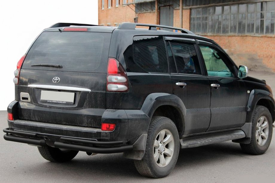 Toyota Land Cruiser Prado 120 2002–2009 Takaiset kaksoiskulmaputket AK003-1 Black (2 kpl, ruostumaton teräs) Image