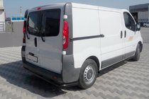 Renault Trafic 2001–2015 Takapuskurin suojakaari kulmapaloilla, musta (ruostumaton teräs) kuva 1