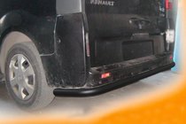 Renault Trafic 2001–2015 Takapuskurin suojakaari kulmapaloilla, musta (ruostumaton teräs) kuva 2