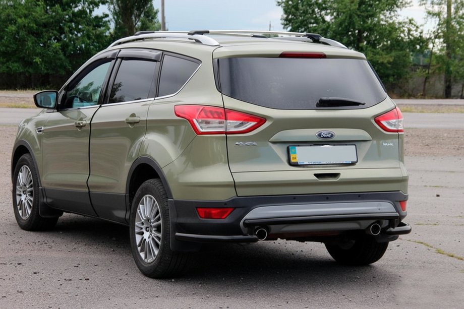 Ford Kuga/Escape 2013–2019 Takasuojakaari AK002-3 Black (ruostumaton) Kuva 2