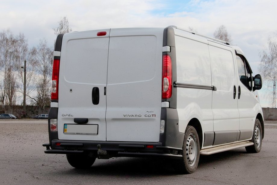 Renault Trafic 2001–2015 Takasuoja AK003-Plus-2 Black (ruostumaton teräs) Image