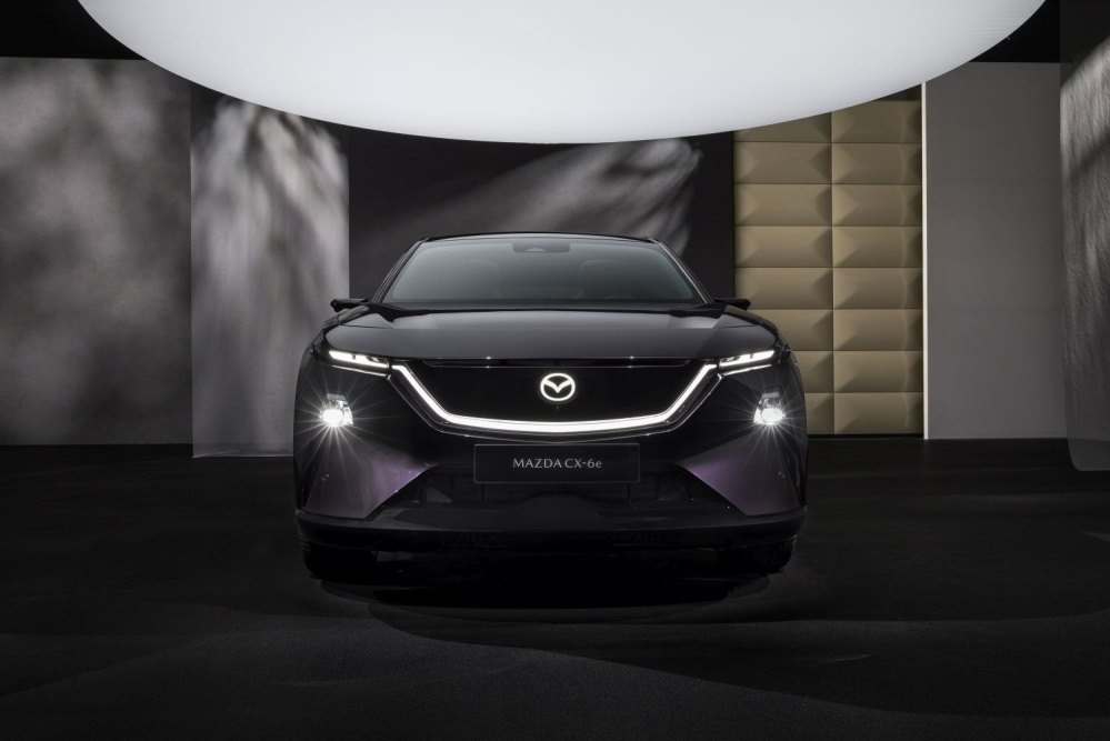 Mazda CX-6e 2026 -koeajo: sähköistä eleganssia