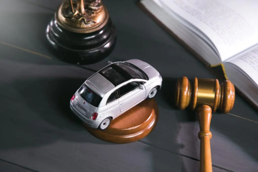 Miksi auto on etsinnässä: tärkeimmät syyt ja seuraukset