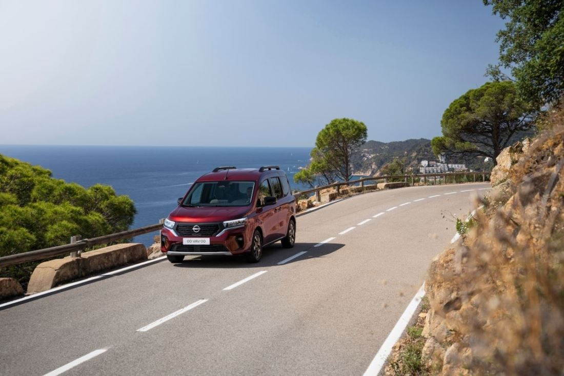 Nissan Townstar -henkilöautoversio koeajossa: käytännöllinen kompaktitila-auto kaupunkiin ja perheelle