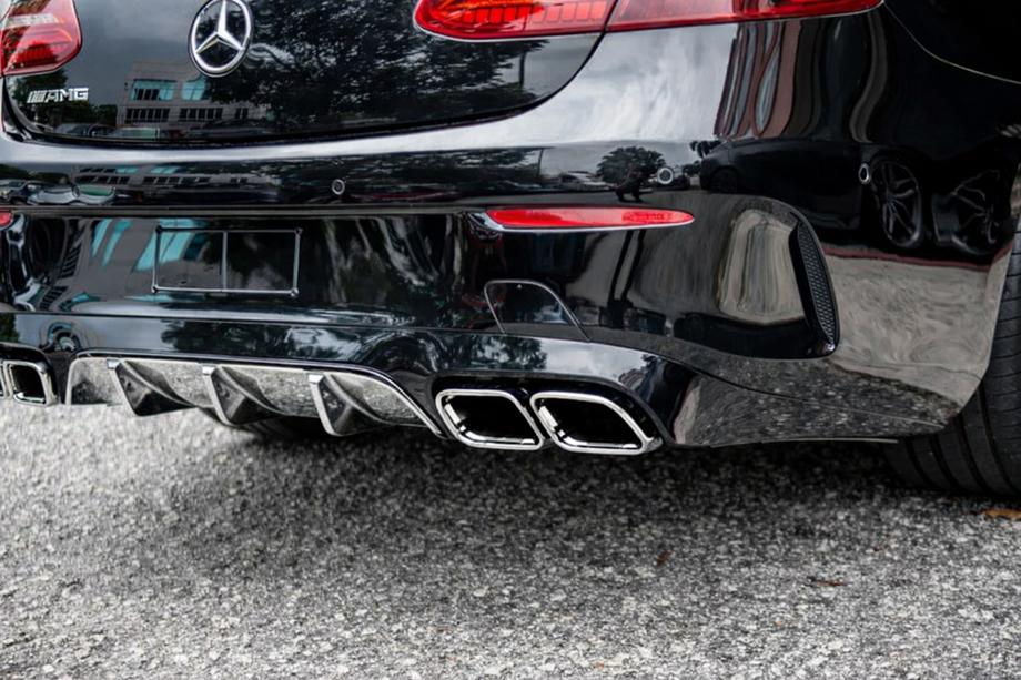 Mercedes E-sarja Coupé C238 2016–2024 Takadiffuusori Black kromipäillä (AMG63 design) Image