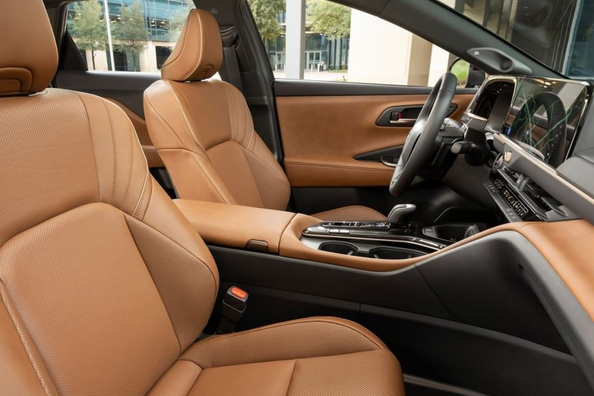 Toyota Crown Signia: Premium-luokan hybridicrossover Kuva 6