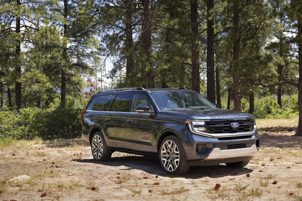 Ford Expedition MAX -koeajo: Täysikokoinen SUV perheelle ja pitkille matkoille