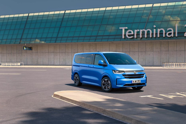 Volkswagen Caravelle T7 (2025) - koeajo: käytännöllinen business-luokan tila-auto