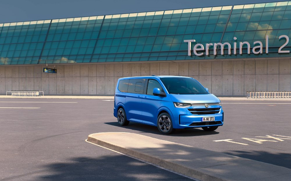 Volkswagen Caravelle T7 (2025) - koeajo: käytännöllinen business-luokan tila-auto
