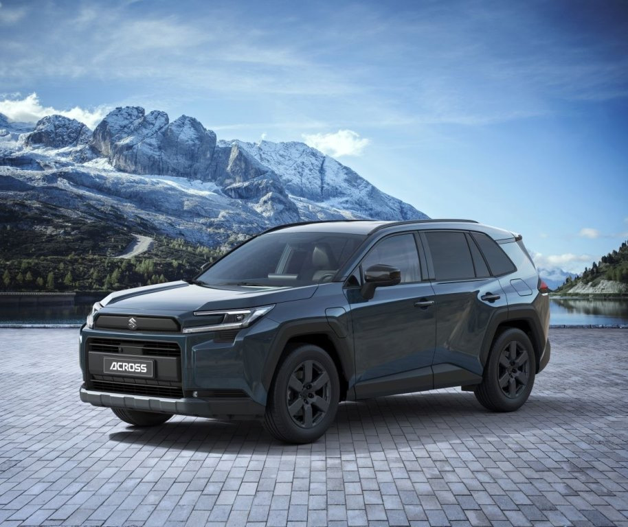 Suzuki Across 2026 koeajo: ladattava hybridicrossover