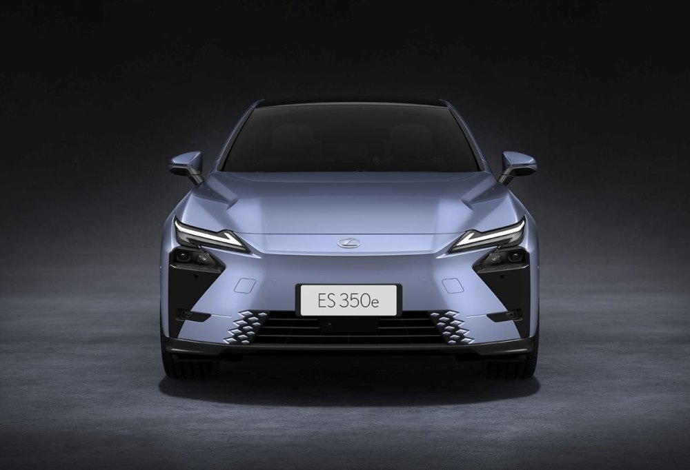 Lexus ES BEV: täyssähköinen premium-sedan 2026