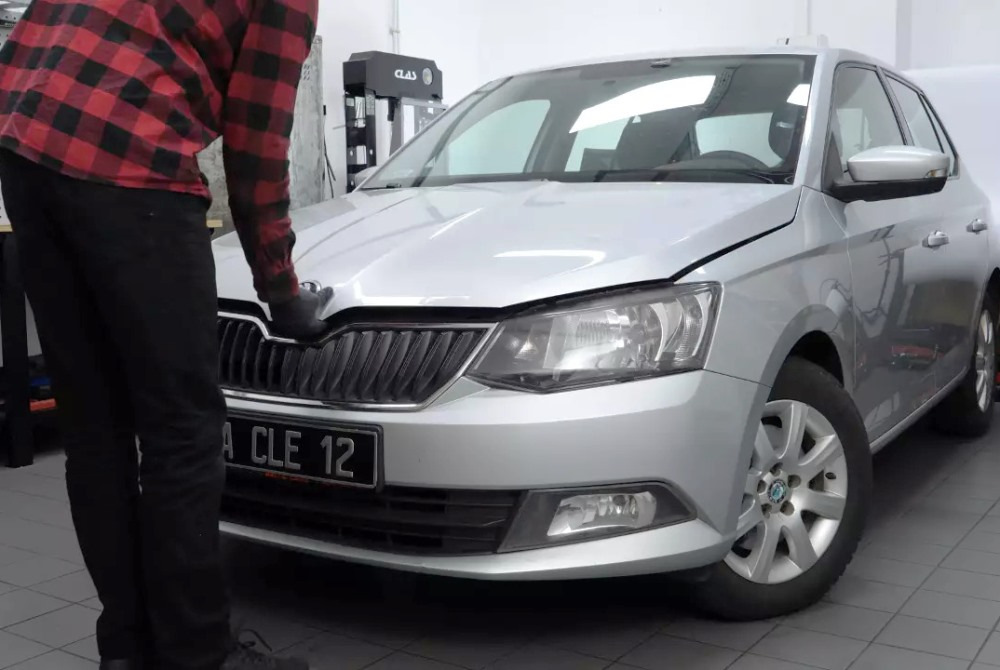 Skoda Fabia: Näin avaat konepellin – vaiheittainen ohje