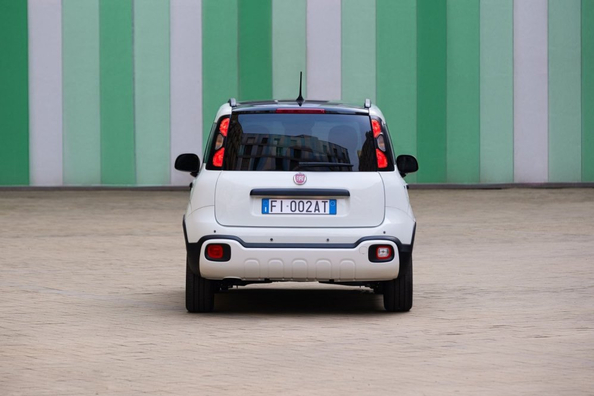 Fiat Pandina -katsaus: uudistettu kaupunkihatchback kevyellä hybridijärjestelmällä Kuva 4
