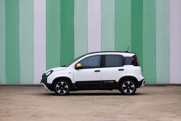Fiat Pandina -katsaus: uudistettu kaupunkihatchback kevyellä hybridijärjestelmällä Kuva 3