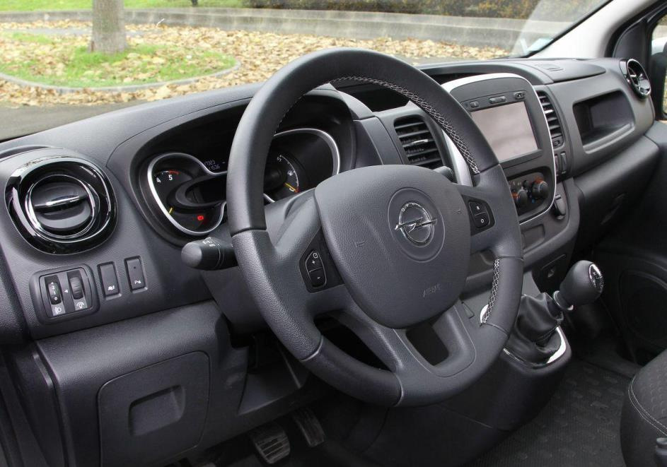 Opel Vivaro: Näin irrotat ohjauspyörän oikein