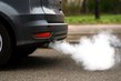 Miksi autosta tulee valkoista savua: syyt ja mitä tehdä kuva 1