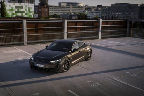 Audi RS e-tron GT 2025 – sähköinen huippuluokan gran turismo