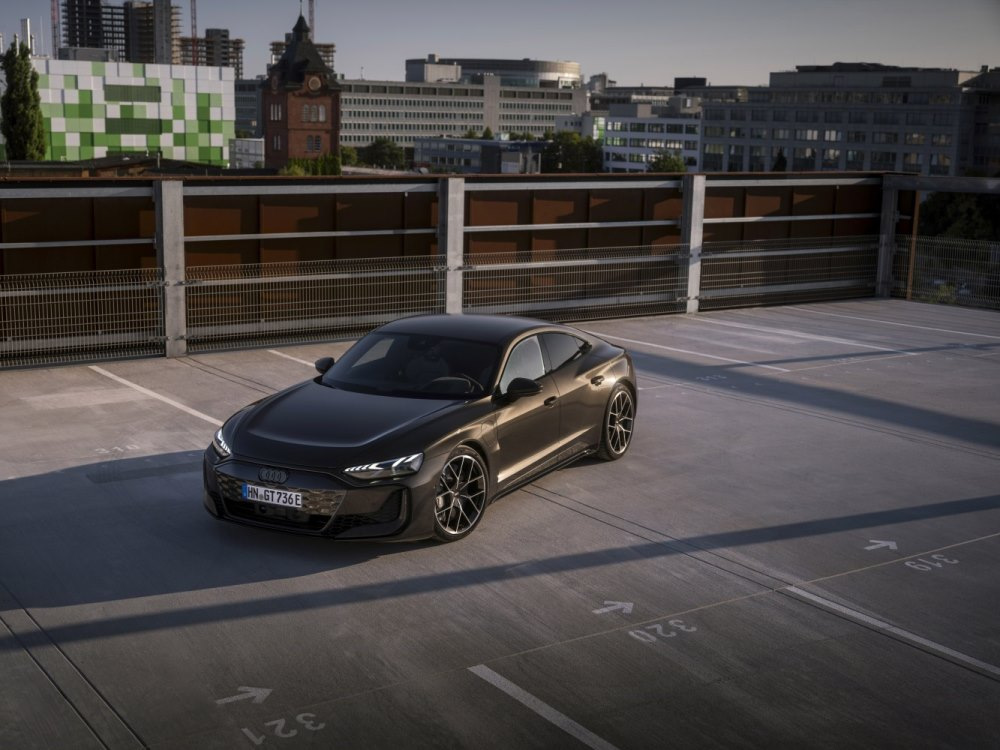 Audi RS e-tron GT 2025 – sähköinen huippuluokan gran turismo