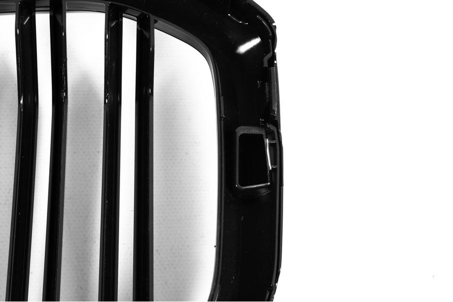 BMW X5 G05 2019–2026 Alennettu munuaismaski M-Look (2018-2022, kiiltävän musta) Kuva 10