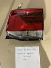Toyota Land Cruiser 200 2007–2021 Poisto Takavalon sisäosa oikea 2016-2021 (OEM-standardi) (takaluukkuun) (haljennut) kuva 2